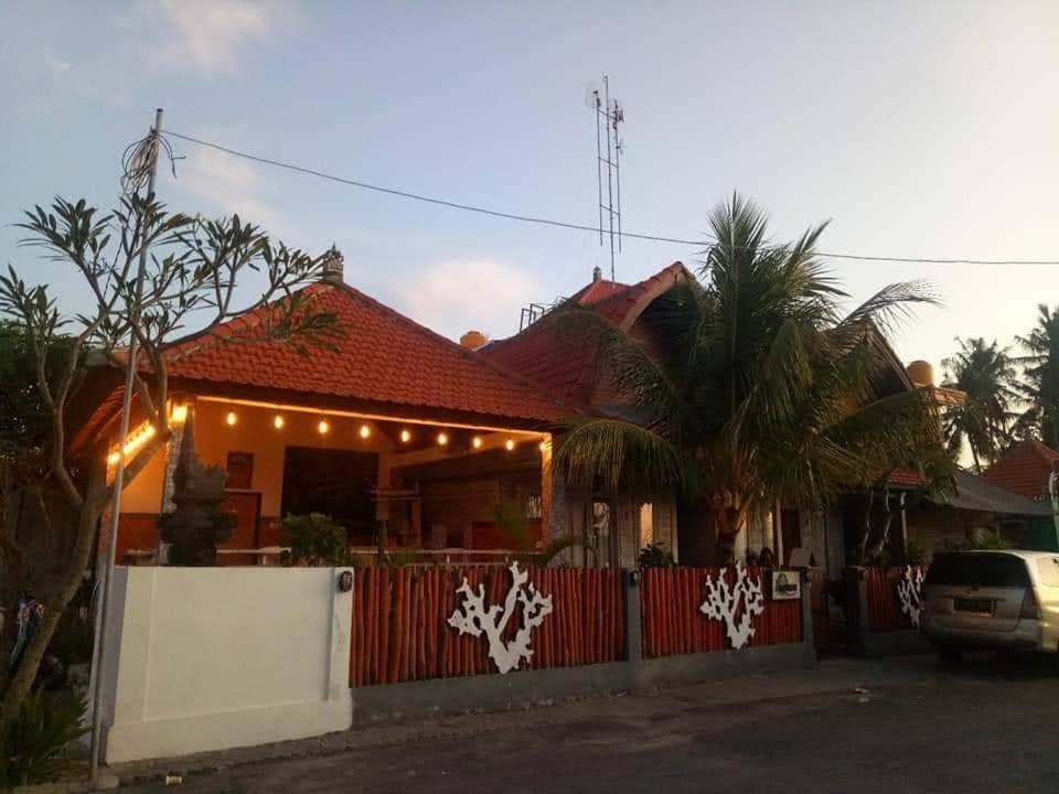 Sarinah Beach - Bistro & Bungalow Batununggul Exterior foto