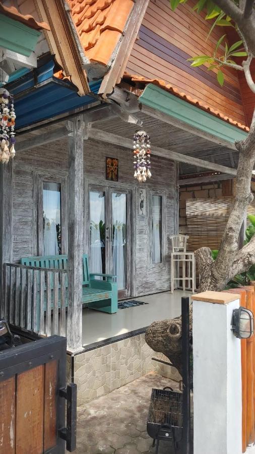 Sarinah Beach - Bistro & Bungalow Batununggul Exterior foto